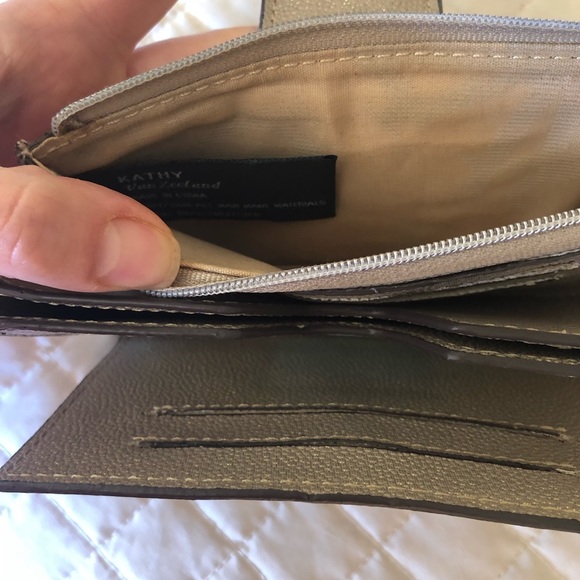 AUTHENTIC KATHY WALLET - Picture 4 of 5